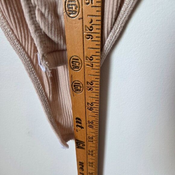 EUC ALMOST FAMOUS TAN / CREAM RIBBED SLEEVES COLLARED V NECK BODYSIUT SZ M - Picture 12 of 12